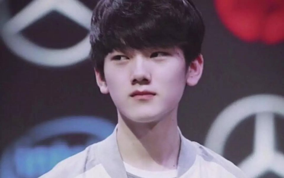 RED Canids 做出惊人举动 - hardzao 被送到替补席